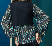Cargar imagen en el visor de la galería, Blusa geométrica brillo AILANTO