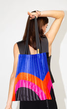Cargar imagen en el visor de la galería, Bolso tote plisado MULTITUDES