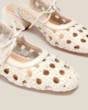 Cargar imagen en el visor de la galería, Zapato trenzado NAGUISA