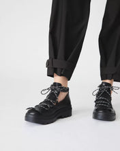 Cargar imagen en el visor de la galería, Zapato flecos cordón NAGUISA