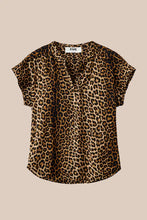 Cargar imagen en el visor de la galería, Blusa animal print FIVE
