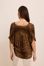 Cargar imagen en el visor de la galería, Blusa animal print FIVE
