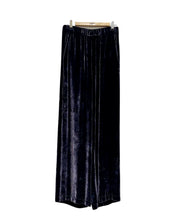 Cargar imagen en el visor de la galería, Pantalón velvet DIEGA
