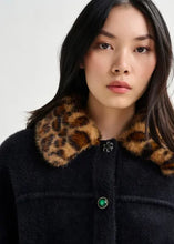 Cargar imagen en el visor de la galería, 🆕Chaqueta botones ESSENTIEL
