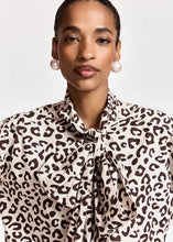 Cargar imagen en el visor de la galería, 🆕Camisa animal print lazo ESSENTIEL
