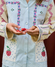 Cargar imagen en el visor de la galería, 🆕 Camisa chaqueta fresas SISSEL
