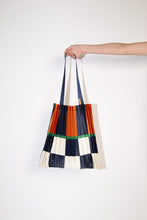 Cargar imagen en el visor de la galería, Bolso tote MULTITUDES
