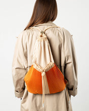 Cargar imagen en el visor de la galería, 🆕Mochila plisada MULTITUDES
