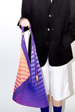 Cargar imagen en el visor de la galería, Bolso plisado MULTITUDES
