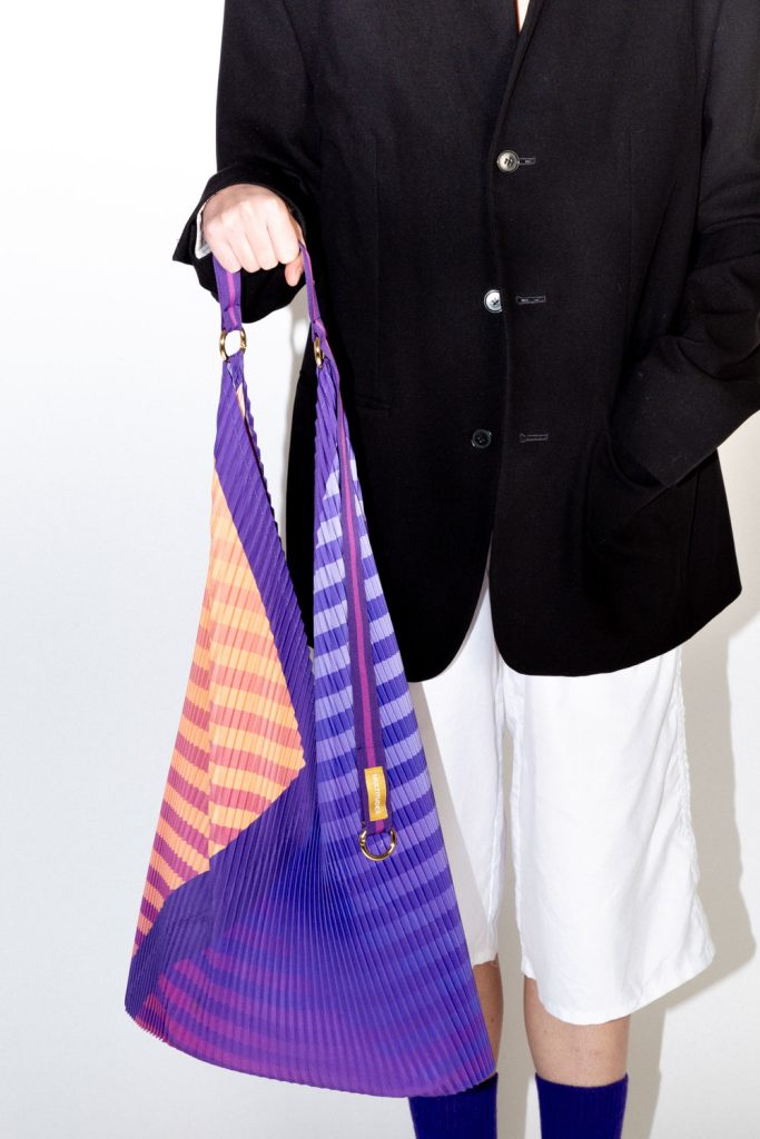 Bolso plisado MULTITUDES