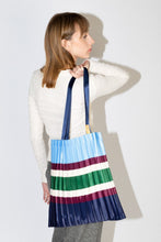 Cargar imagen en el visor de la galería, Bolso tote MULTITUDES
