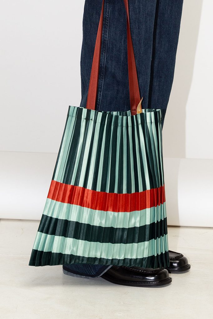 🆕Bolso tote plisado MULTITUDES