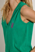 Cargar imagen en el visor de la galería, Camiseta pico FIVE
