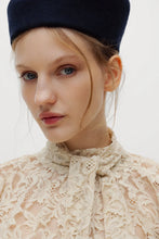 Cargar imagen en el visor de la galería, 🆕Blusa encaje THE NEW SOCIETY
