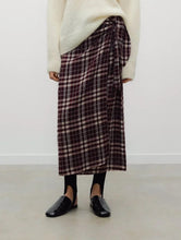 Cargar imagen en el visor de la galería, 🆕Falda cuadros THE NEW SOCIETY

