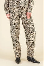 Cargar imagen en el visor de la galería, 🆕Pantalón animal print SIXSOEURS
