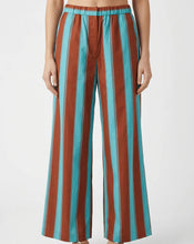 Cargar imagen en el visor de la galería, 🆕Pantalón capri listas DIEGA
