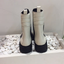 Cargar imagen en el visor de la galería, Bota corta elásticos VAGABOND - La Tienda de Henar
