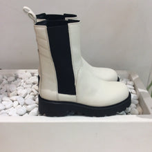 Cargar imagen en el visor de la galería, Bota corta elásticos VAGABOND - La Tienda de Henar
