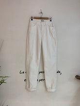 Cargar imagen en el visor de la galería, Pantalón 5 bolsillos blanco de FIVE5 - La Tienda de Henar
